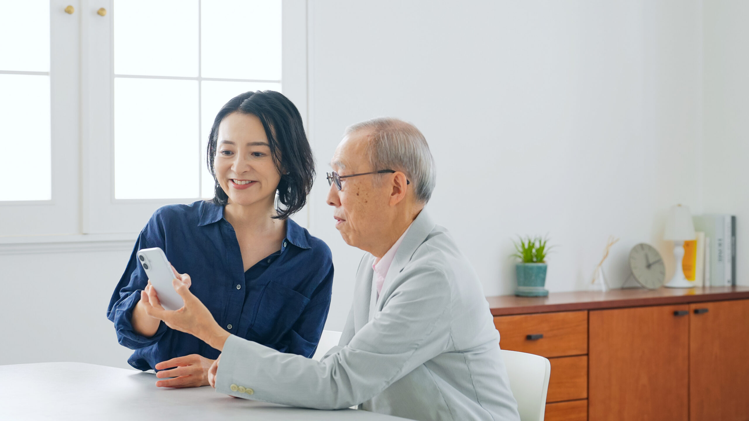 Couponing for Seniors: The Best Programs, Discounts, and Digital Tools for Older Shoppers